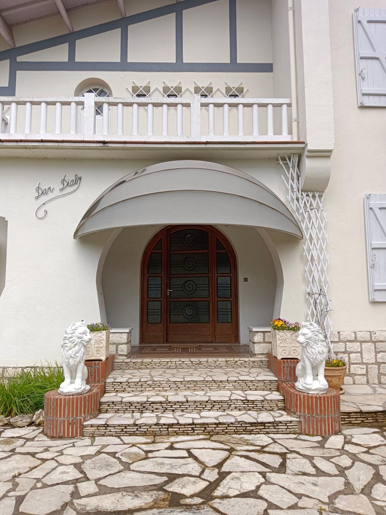 La Maison Basque Sainte-Livrade-sur-Lot Exterior photo